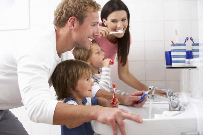 Service Featured Image (parents brushing teeth with children)